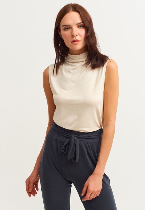 Kemer Detaylı Hırka ve Yüksek Bel Pantolon Kombini