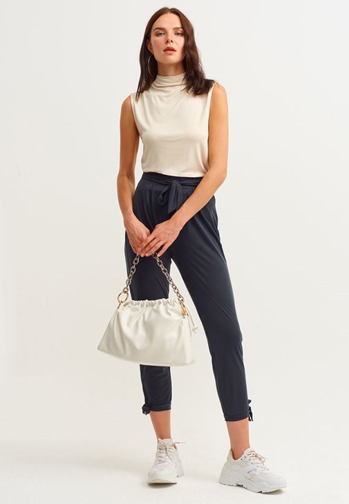 Kemer Detaylı Hırka ve Yüksek Bel Pantolon Kombini