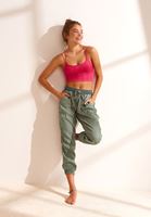 İnce Askılı Atlet ve Jogger Pantolon Kombini