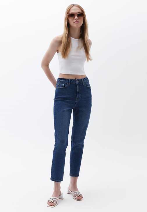 Flare Pantolon ve Halter Yaka Crop Atlet Kombini