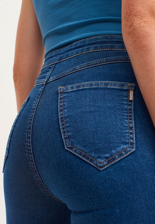 Jegging Skinny Pantolon ve U-Neck Tişört Kombini