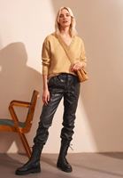 Bayan Kahverengi Aksesuar Detaylı V Yaka Triko