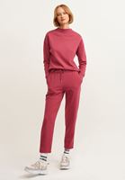 Carrot-Fit Sweat Pantolon ve Yüksek Yakalı Sweatshirt Kombini