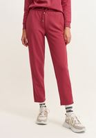 Carrot-Fit Sweat Pantolon ve Yüksek Yakalı Sweatshirt Kombini