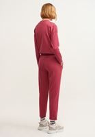 Carrot-Fit Sweat Pantolon ve Yüksek Yakalı Sweatshirt Kombini