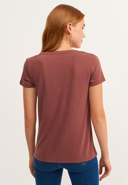 Soft-Touch V Yaka Tişört ve Skinny Denim Pantolon Kombini