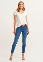 Soft-Touch V Yaka Tişört ve Skinny Pantolon Kombini