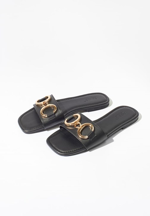 Wide-Leg Tulum ve Terlik Kombini