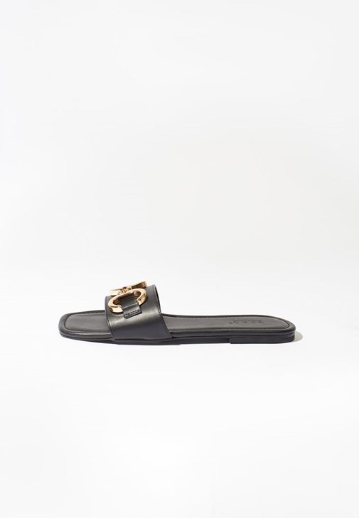 Wide-Leg Tulum ve Terlik Kombini