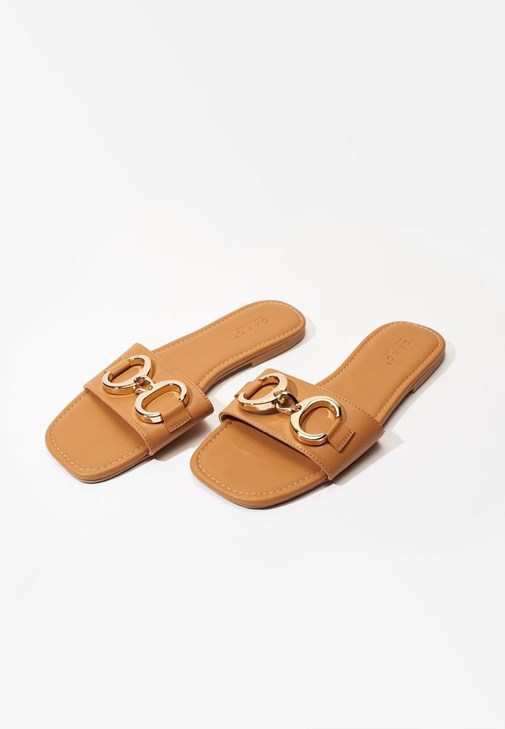 Koyu Bej Zincir Detaylı Terlik