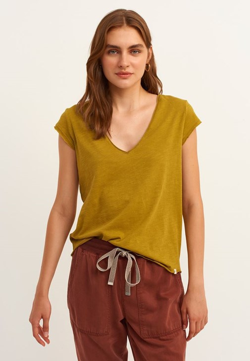 Pamuklu V-Neck Tişört ve Jogger Pantolon Kombini