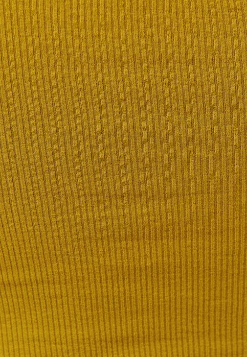 Casual Kare Yaka Atlet ve Slim-Fit Denim Pantolonu Kombini