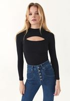 Yüksek Bel Straight-Fit Pantolon ve Uzun Kollu Tişört Kombini