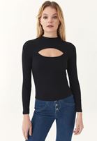 Yüksek Bel Straight-Fit Pantolon ve Uzun Kollu Tişört Kombini