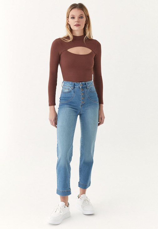 Uzun Kollu Tişört ve Yüksek Bel Pantolon Kombini