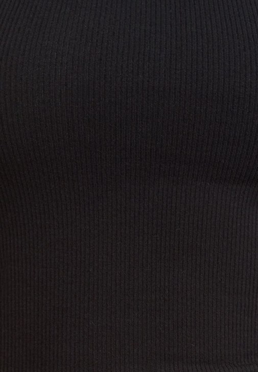 Halter-Neck Tank ve Denim Pantolon Kombini