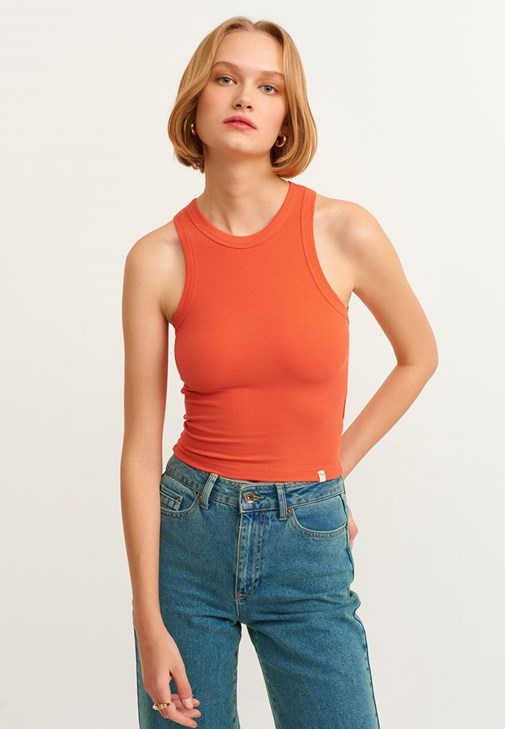 Halter Yaka Atlet ve Carrot-Fit Pantolon Kombini