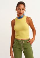 Halter-Neck Tank Top ve Bağcıklı Pantolon Kombini