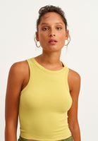 Halter-Neck Tank Top ve Bağcıklı Pantolon Kombini
