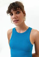 Halter Yaka Atlet ve Wide-Leg Denim Pantolon Kombini