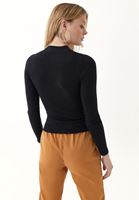 Bayan Siyah Fermuar Detaylı Uzun Kollu Tişört