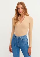 Bayan Bej Fermuar Detaylı Uzun Kollu Tişört