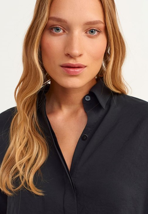 Oversize Gömlek ve Denim Pantolon Kombini