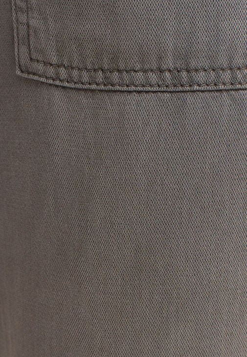 Örgü Detaylı Düğmeli Triko Hırka ve  Jogger Pantolon Kombini