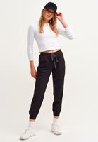  Jogger Pantolon ve Crop Top Kombini