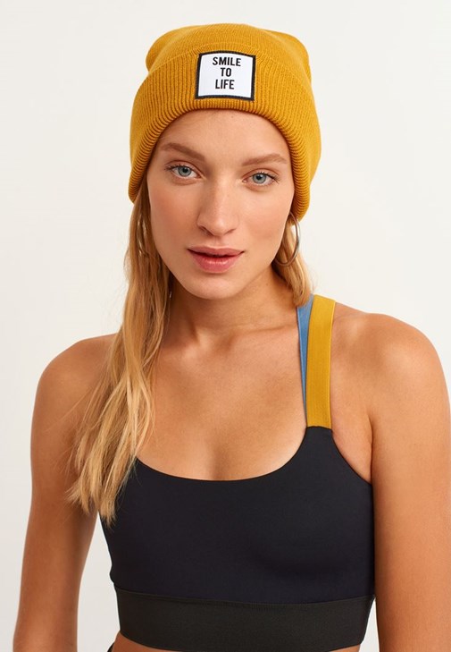 Turuncu Sloganlı Bere