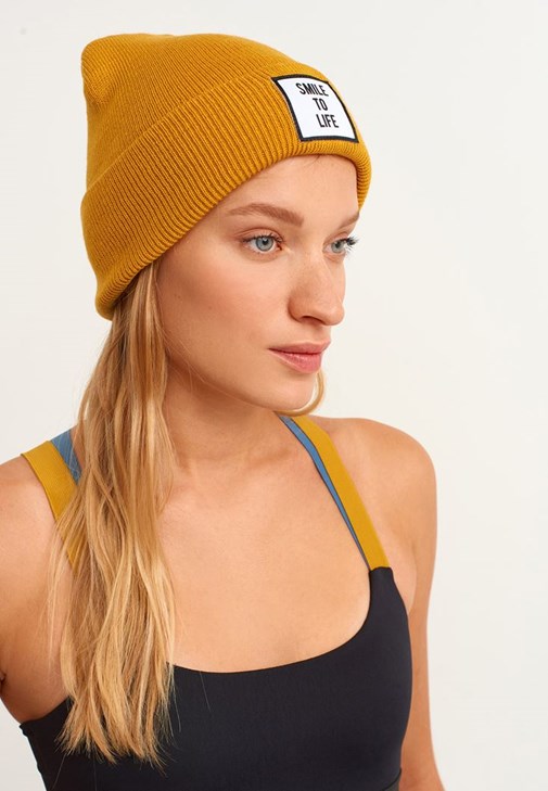 Yüksek Bel Yırtmaçlı Wide-Leg Pantolon ve Sneaker Bot