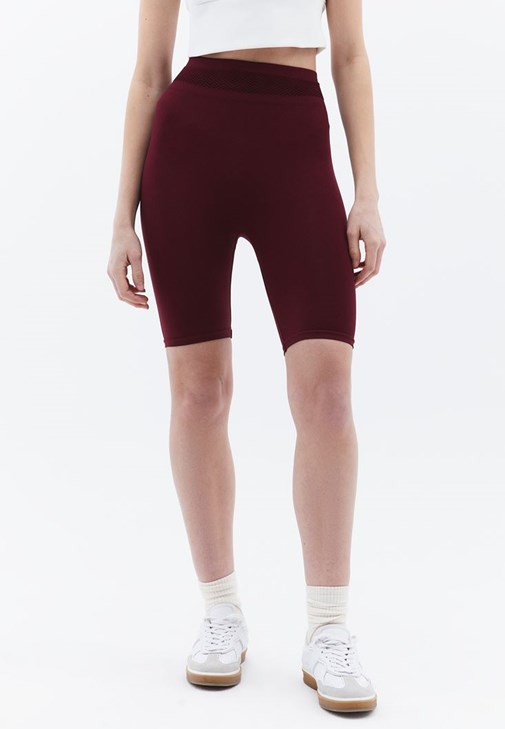 Asimetrik V Yaka Tişört ve Dikişsiz Biker Tayt Kombini