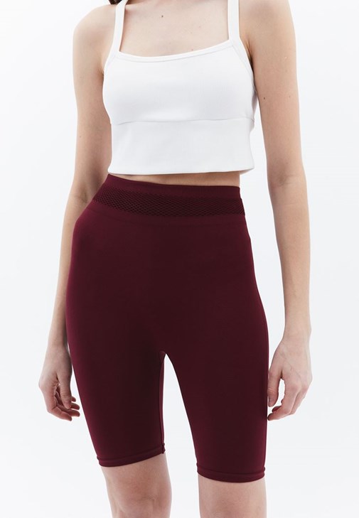 Asimetrik V Yaka Tişört ve Dikişsiz Biker Tayt Kombini