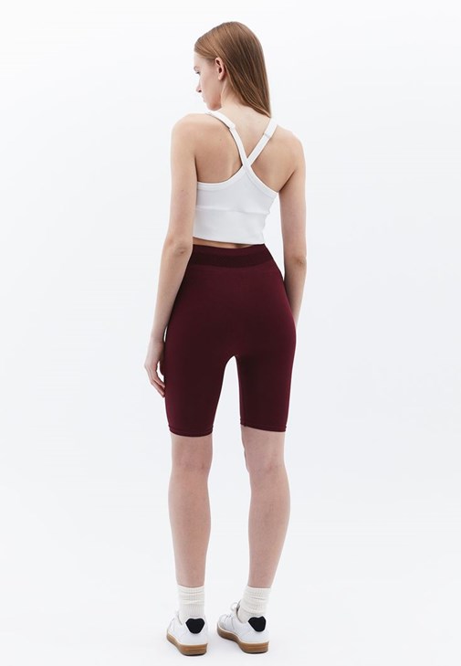 Asimetrik V Yaka Tişört ve Dikişsiz Biker Tayt Kombini