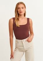 Kare Yaka Atlet ve Wide-Leg Kadife Pantolon Kombini