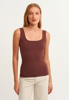 Kare Yaka Atlet ve Wide-Leg Kadife Pantolon Kombini
