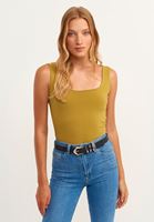 Atlet ve Slim-Fit Denim Pantolon Kombini
