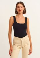 Kare Yaka Atlet ve Toparlayıcı Etkili Skinny Pantolon Kombini
