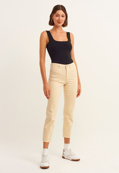 Kare Yaka Atlet ve Toparlayıcı Etkili Skinny Pantolon Kombini
