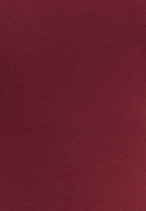  Esnek Dokulu Atlet ve Denim Pantolon Kombini