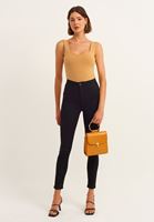 Kare Yaka Atlet ve Skinny Pantolon Kombini
