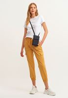 V-Neck Triko ve Kargo Jogger Pantolon Kombini