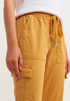 V-Neck Triko ve Kargo Jogger Pantolon Kombini