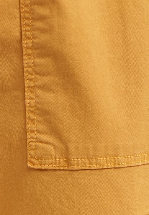 V-Neck Triko ve Kargo Jogger Pantolon Kombini