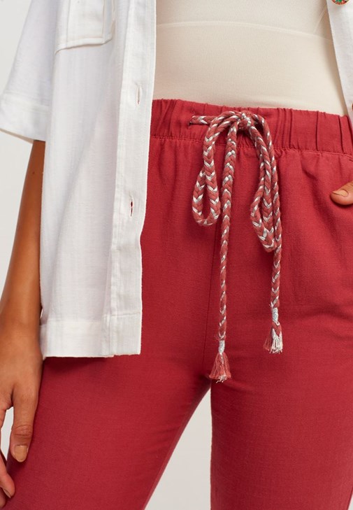 Cepli Gömlek ve Bağcıklı Pantolon Kombini