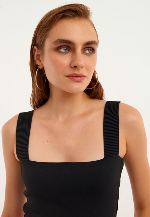 Crop Triko Atlet ve Saten Jogger Pantolon Kombini