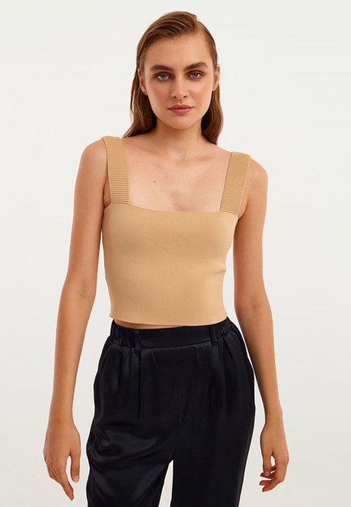 Bej Kare Yaka Crop Triko Atlet