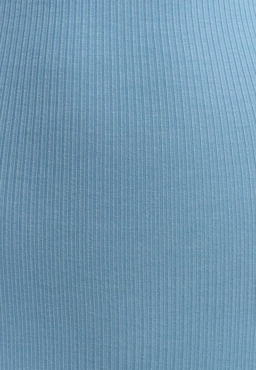 Triko Mini Elbise ve Uzun Çizme Kombini