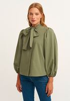 Bayan Yeşil Bağlama Detaylı Gömlek