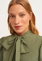 Bayan Yeşil Bağlama Detaylı Gömlek